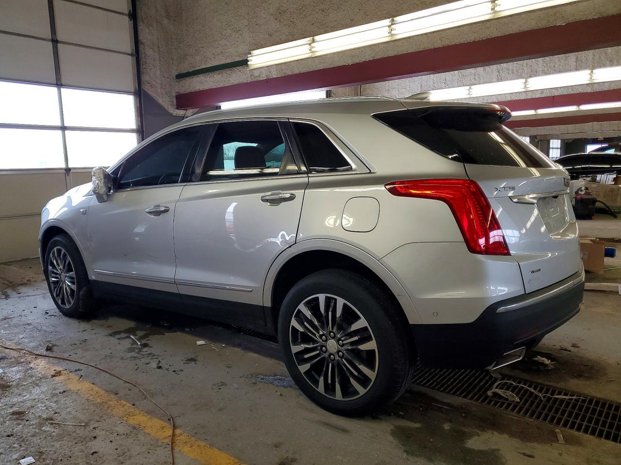 2017 Cadillac Xt5 Premium Luxury - Фото 2