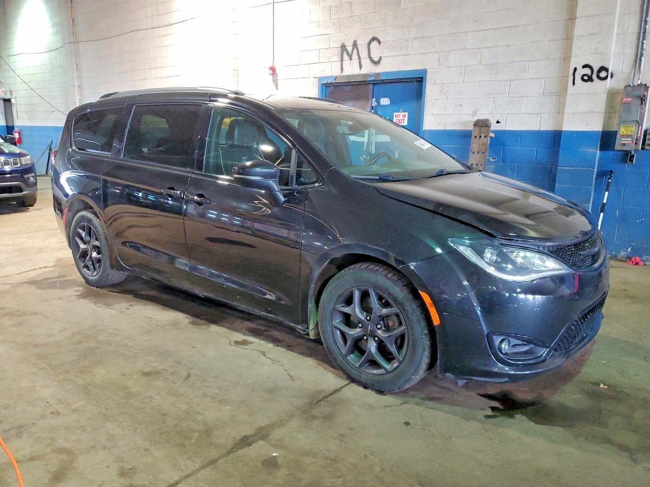 2020 Chrysler Pacifica Limited - Image 4
