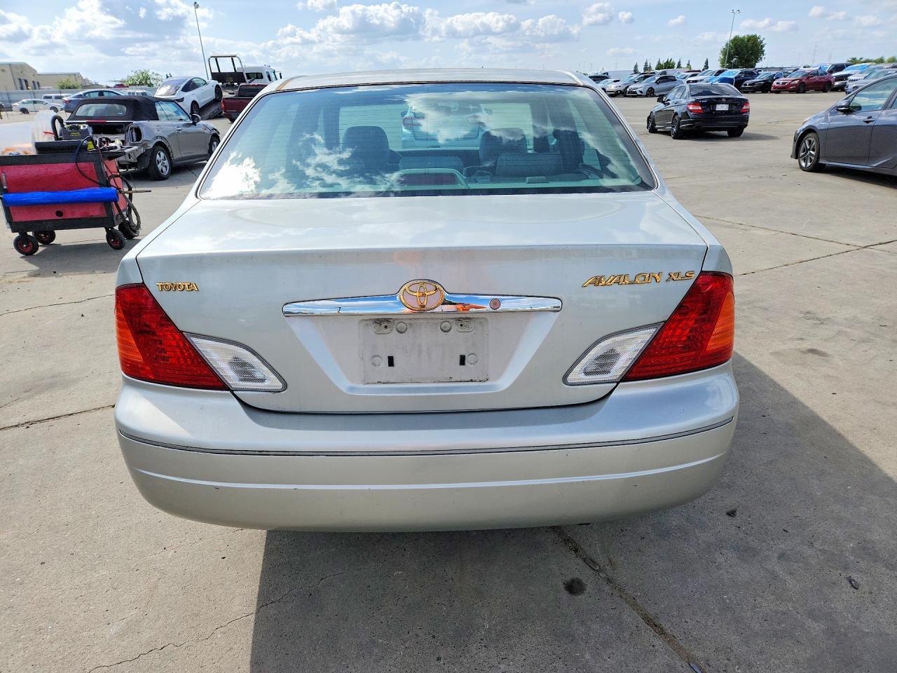2001 Toyota Avalon Xls - Image 6