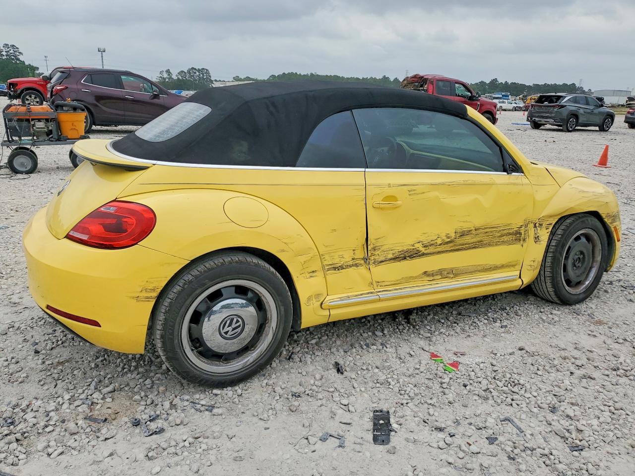 2013 Volkswagen Beetle - Image 3
