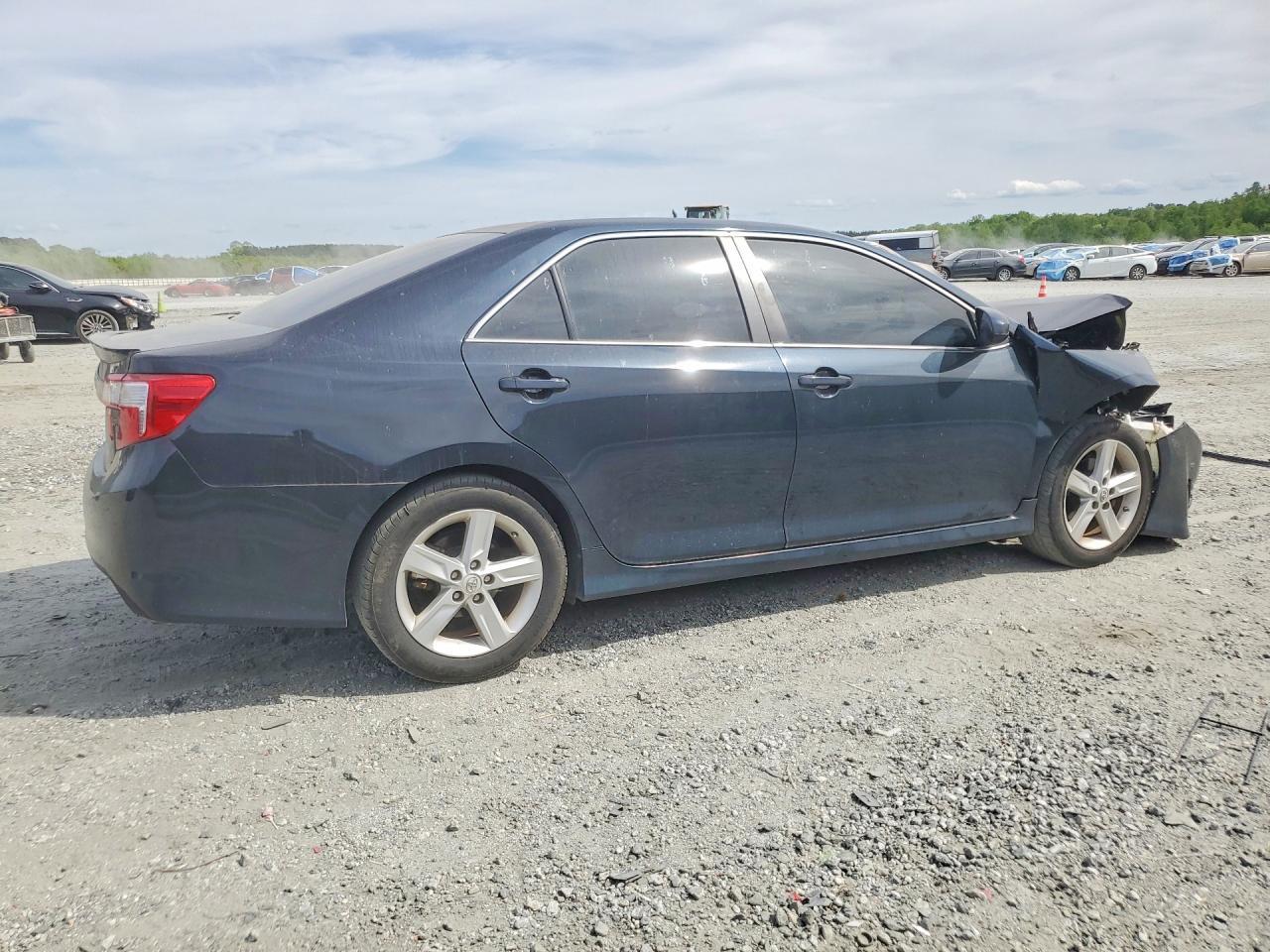 2014 Toyota Camry Se - Image 3