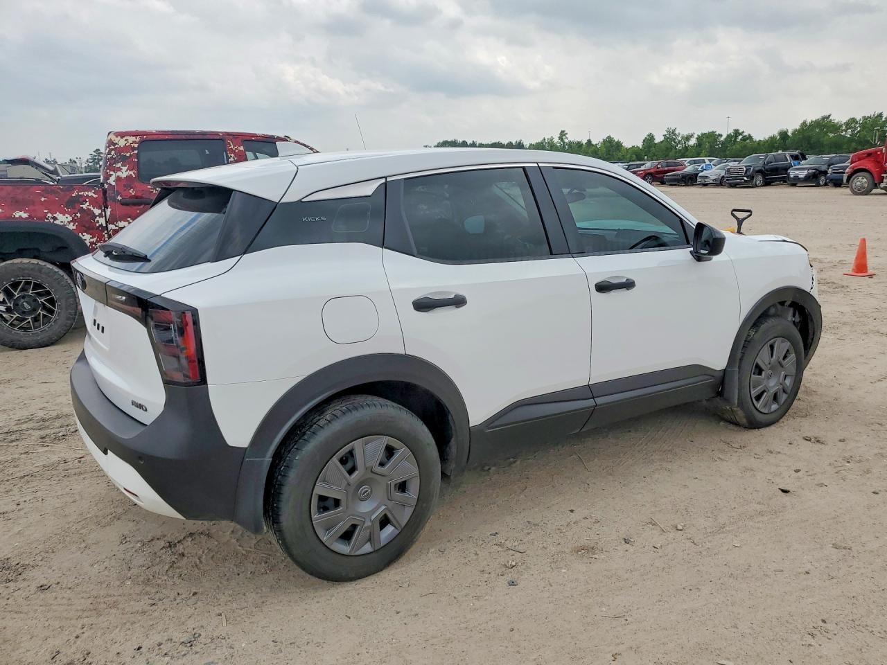 2025 Nissan Kicks S - Фото 3