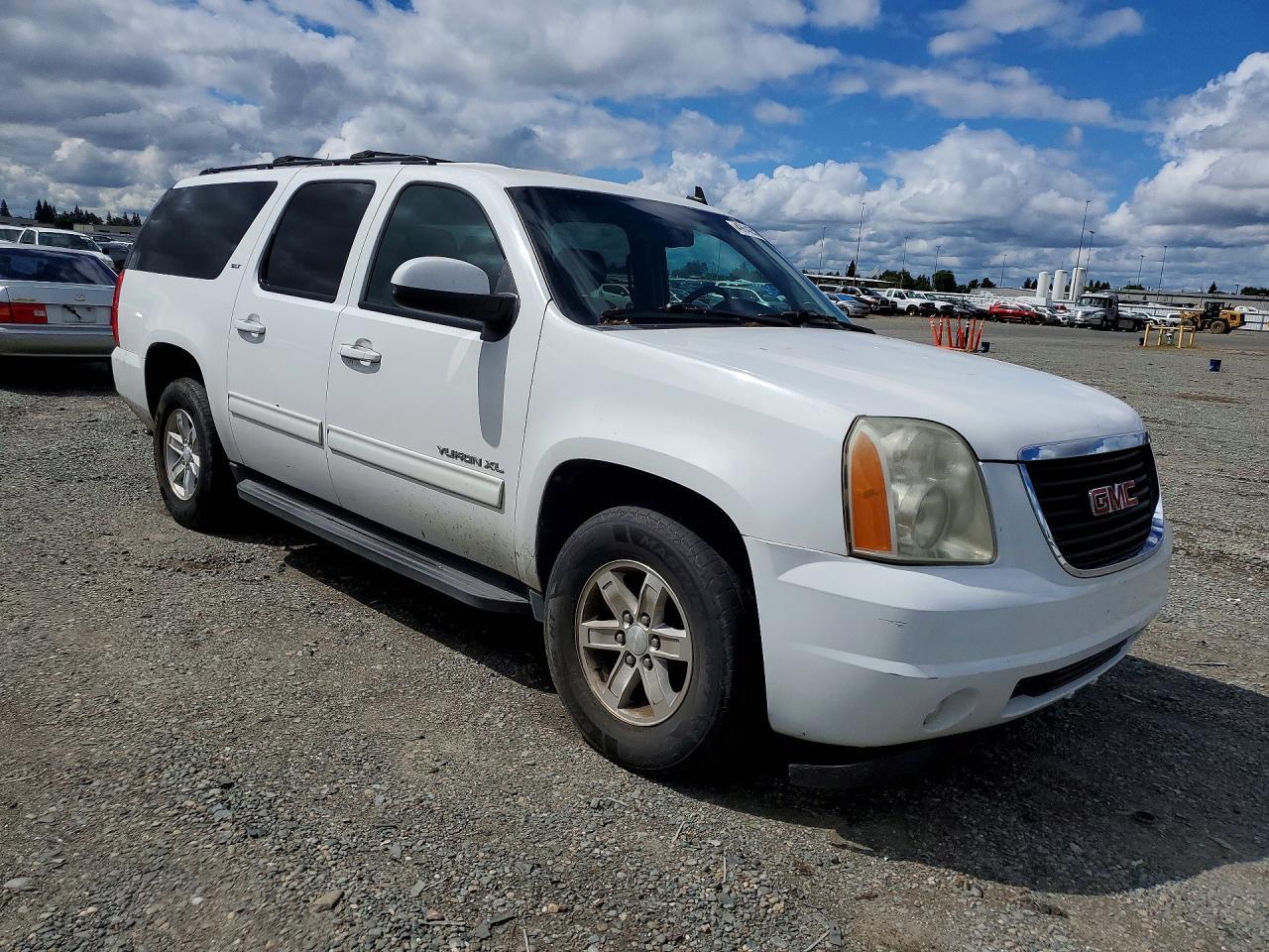 2014 GMC Yukon Xl C1500 Slt - Image 4