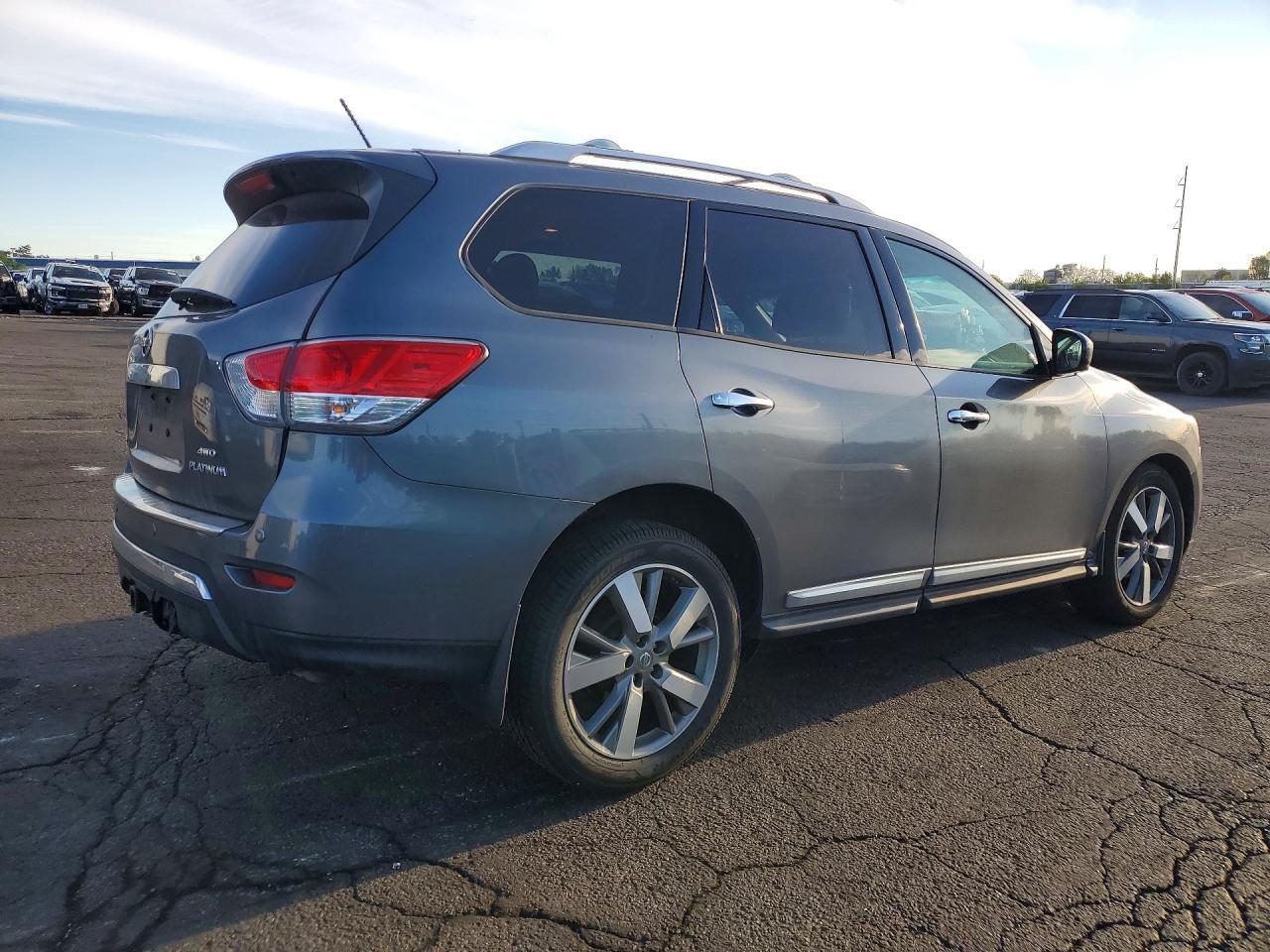 2015 Nissan Pathfinder Platinum - Image 3