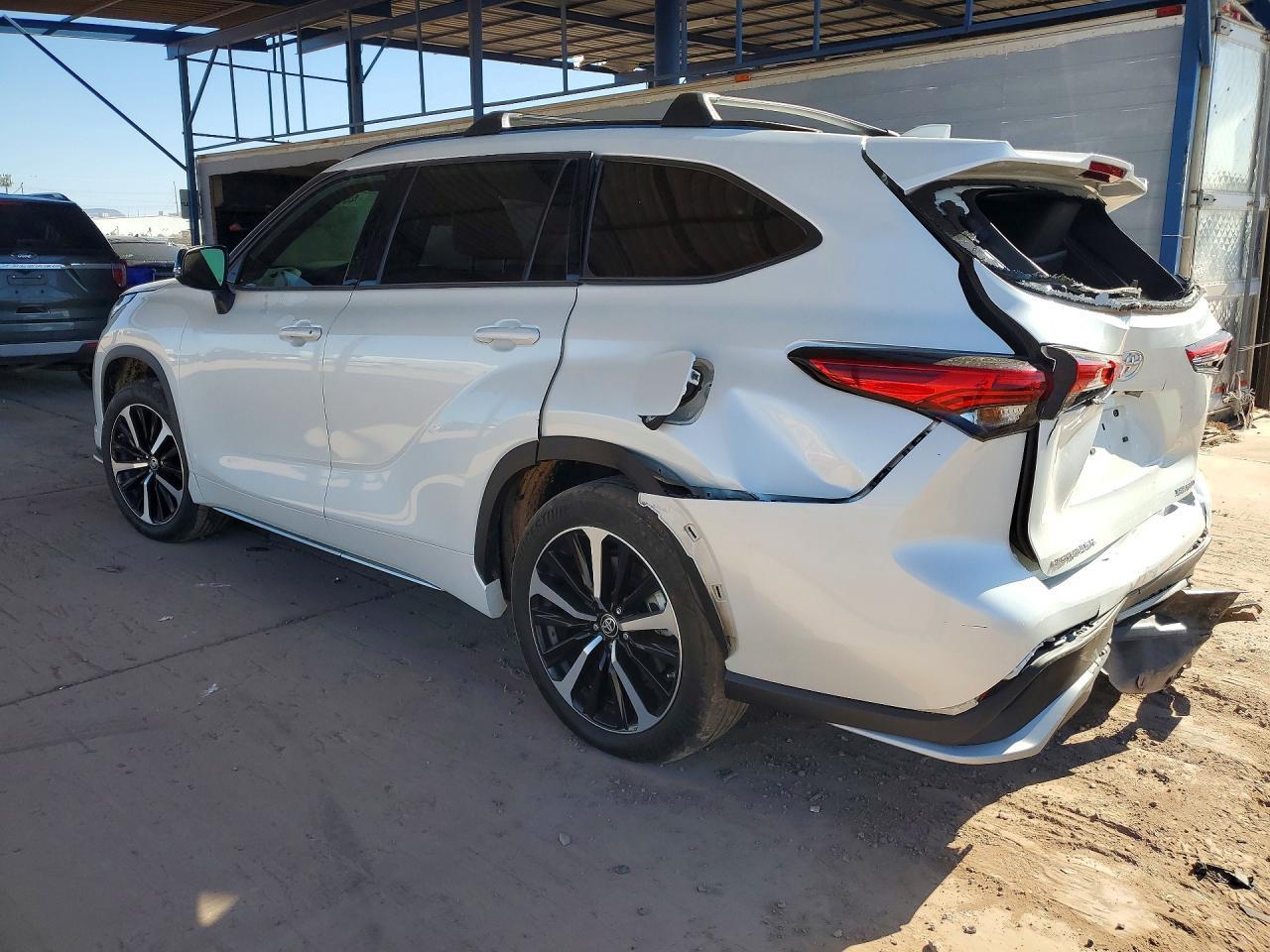 2022 Toyota Highlander Xse - Image 2