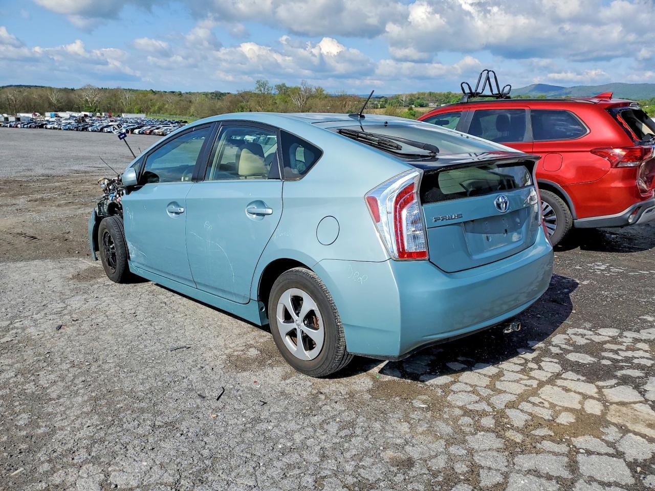 2013 Toyota Prius Three - Фото 2