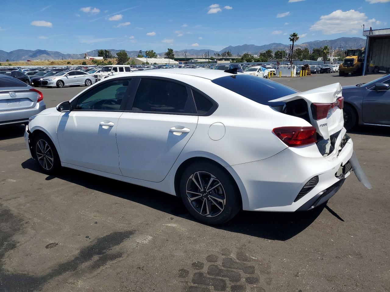 2022 Kia Forte Lxs - Фото 2
