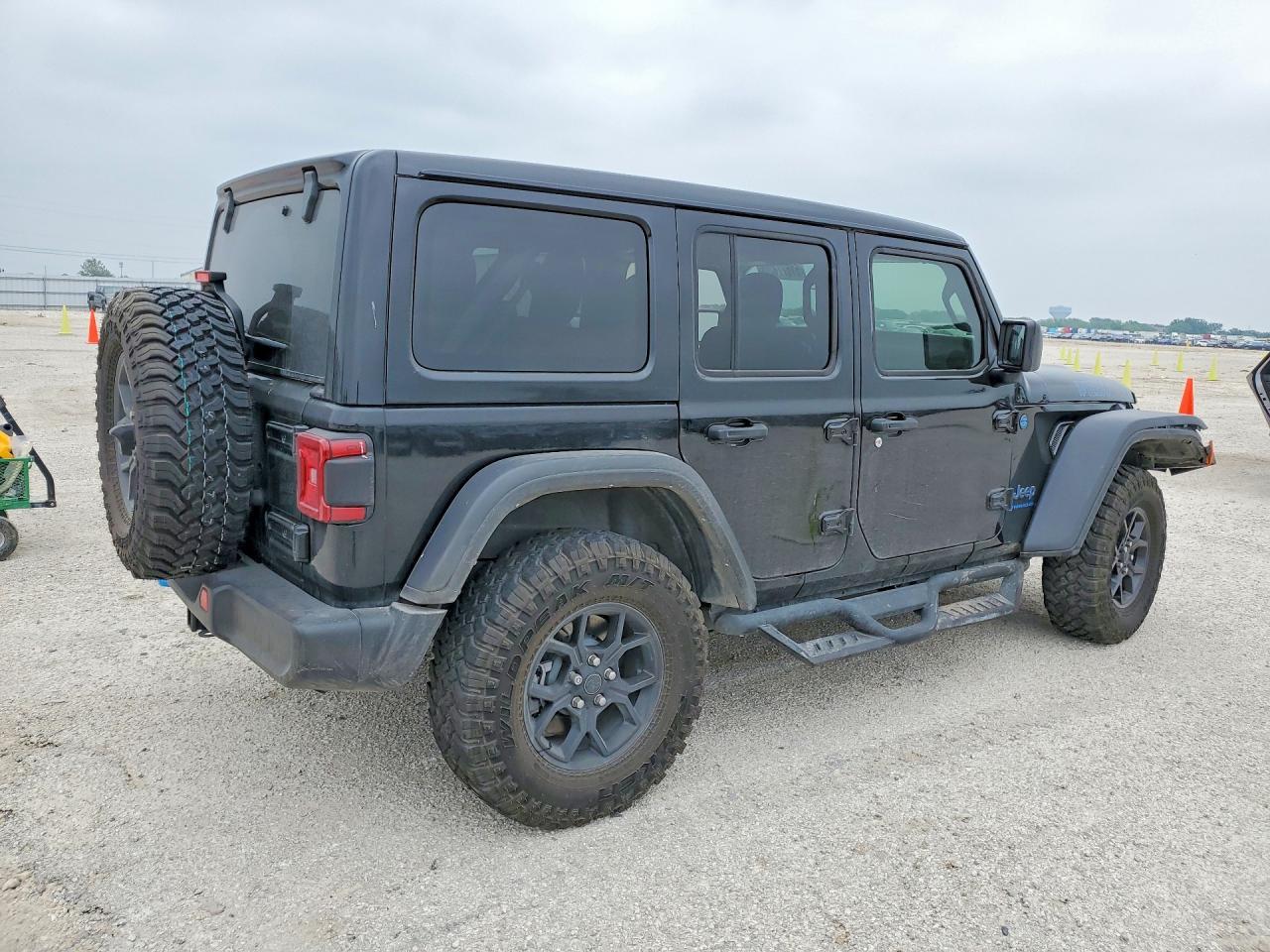 2024 Jeep Wrangler 4Xe - Image 3
