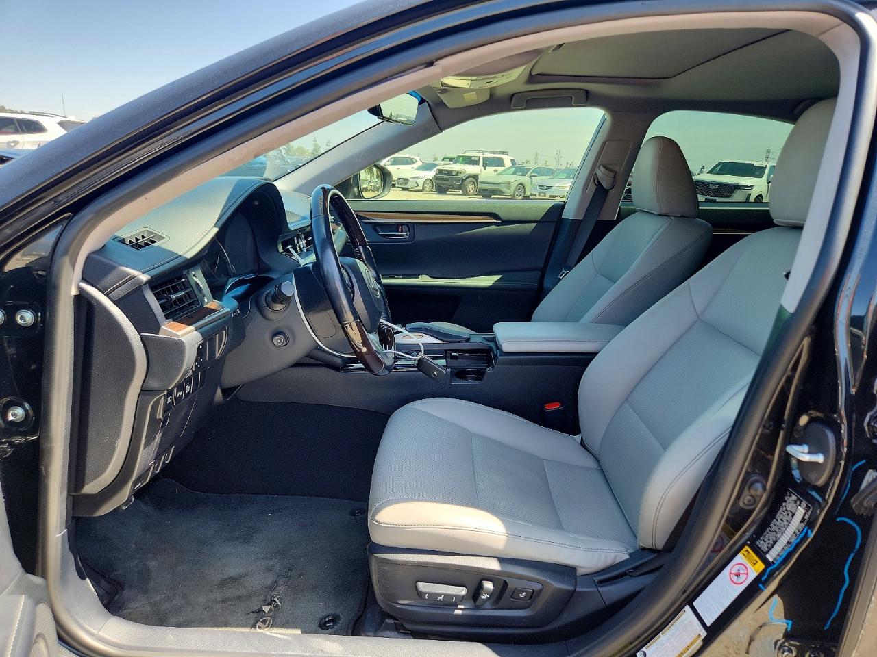 2017 Lexus Es 300H - Фото 7