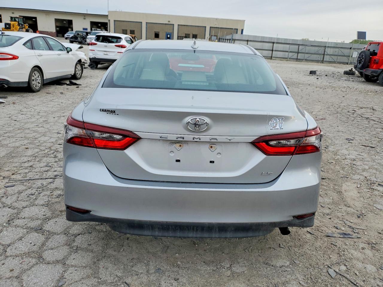 2022 Toyota Camry Le - Image 6