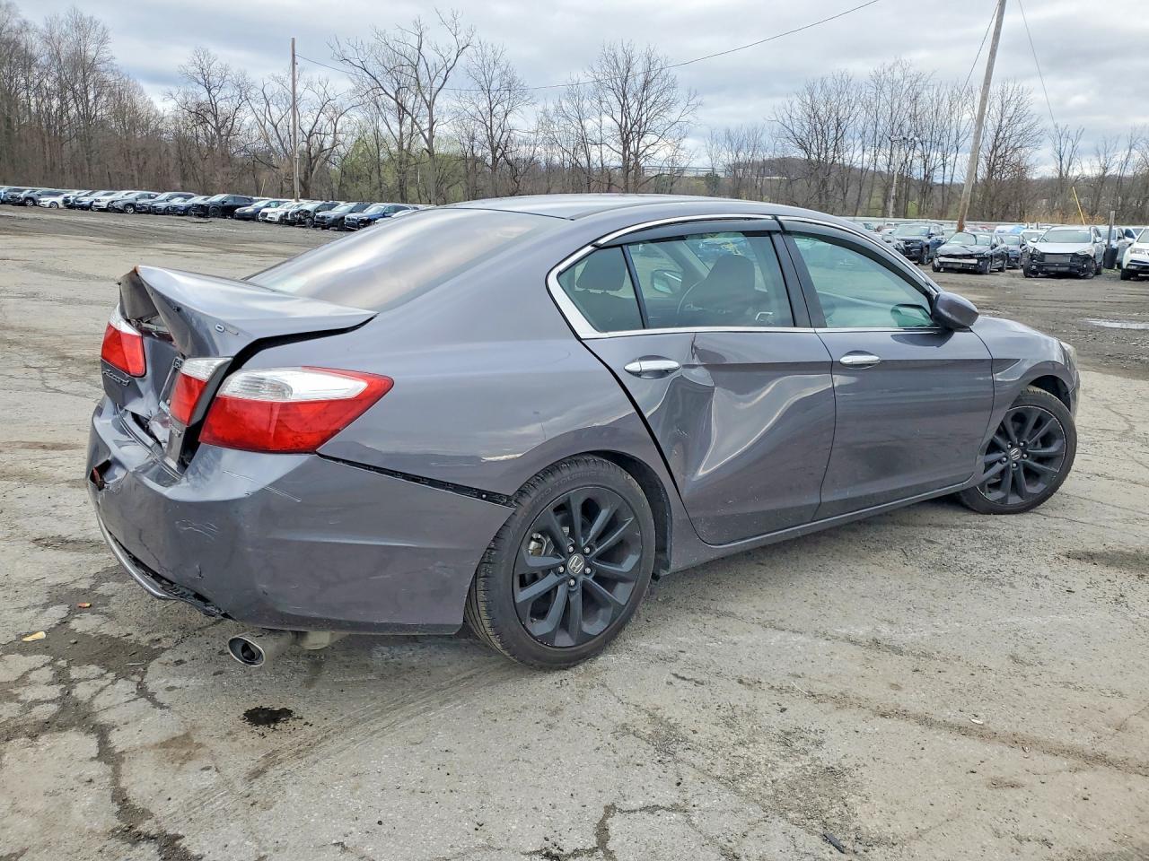 2015 Honda Accord Sport - Image 3