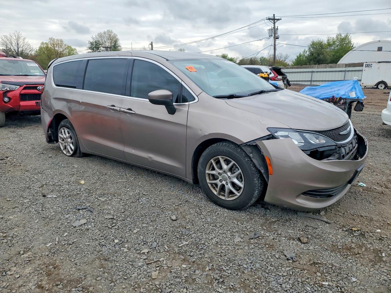 2017 Chrysler Pacifica Touring - Image 4