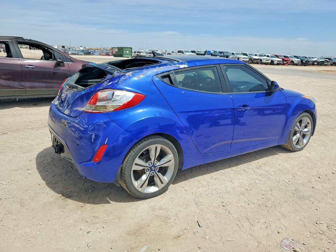 2013 Hyundai Veloster Base - Фото 3