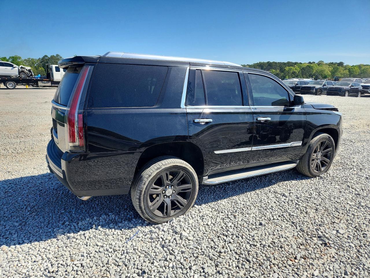 2015 Cadillac Escalade Luxury - Image 3