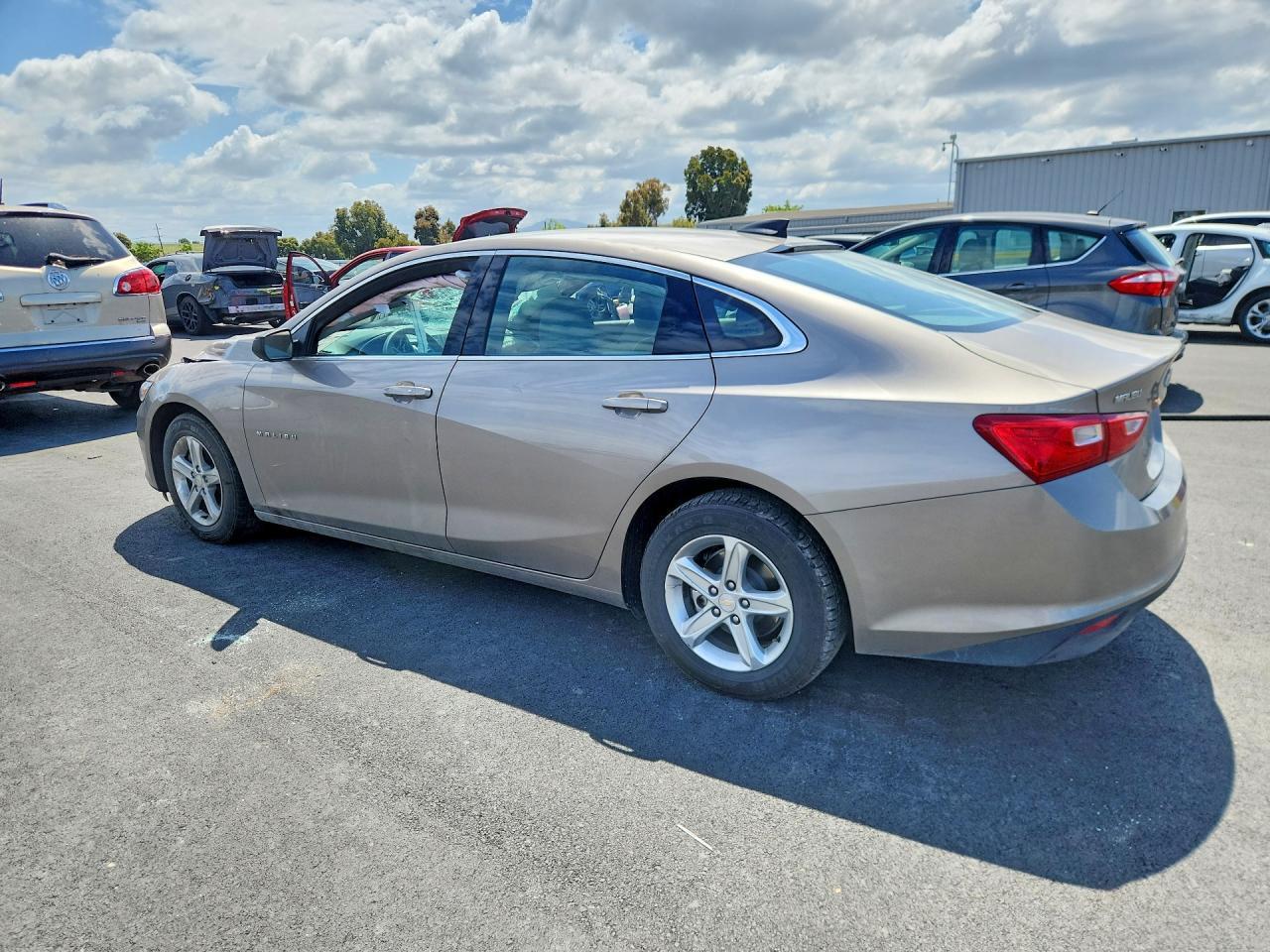 2023 Chevrolet Malibu Ls - Фото 2