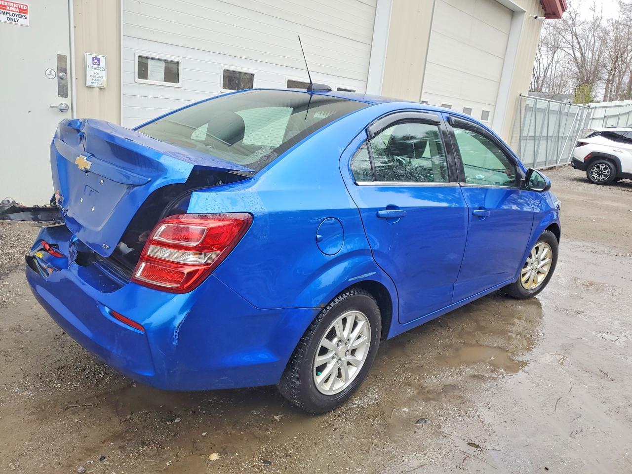 2017 Chevrolet Sonic Lt - Фото 3