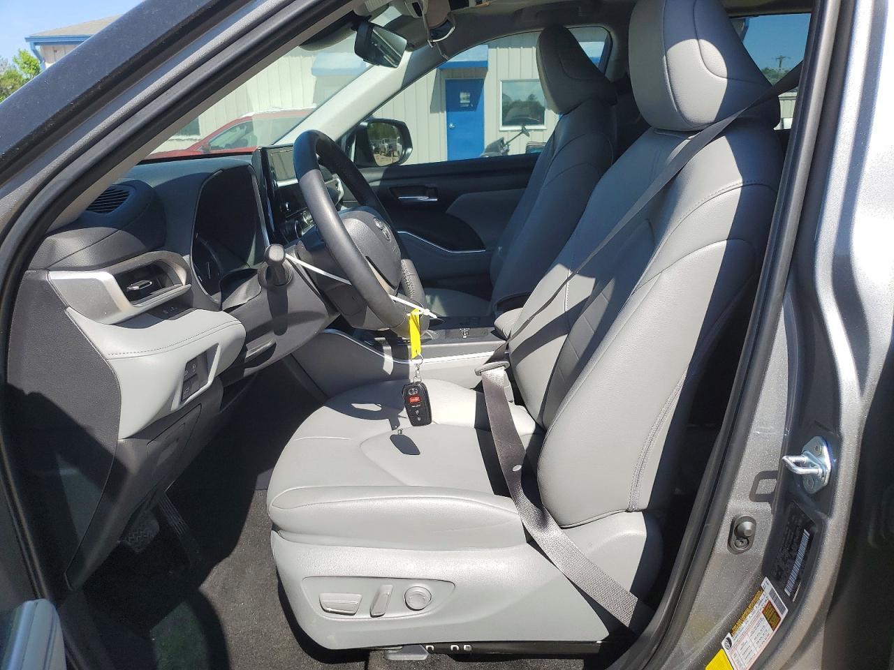 2025 Toyota Highlander Xle - Image 7