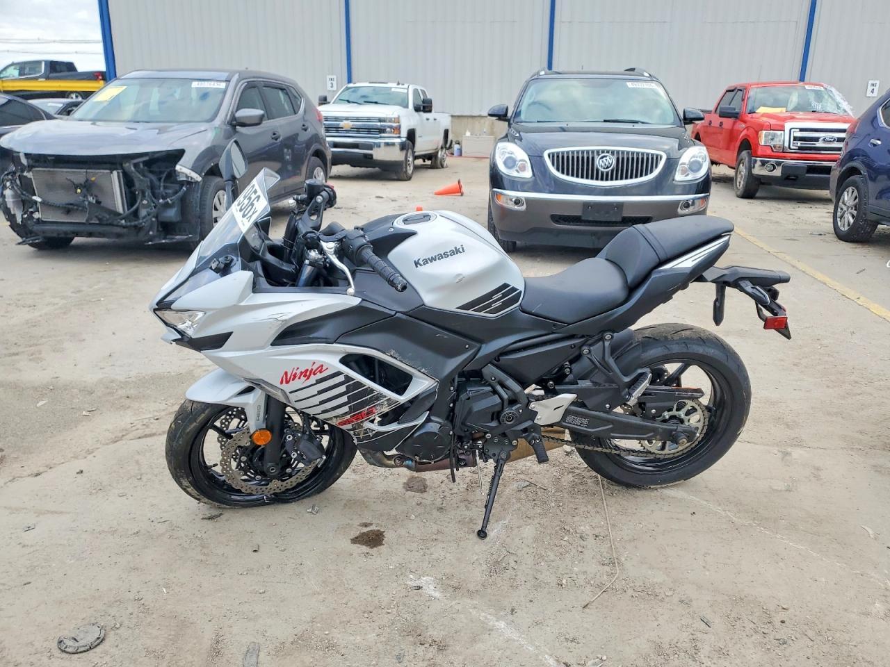 2026 Kawasaki Ex650 P - Image 3