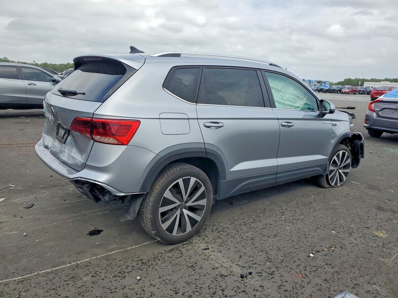 2024 Volkswagen Taos Se - Фото 3