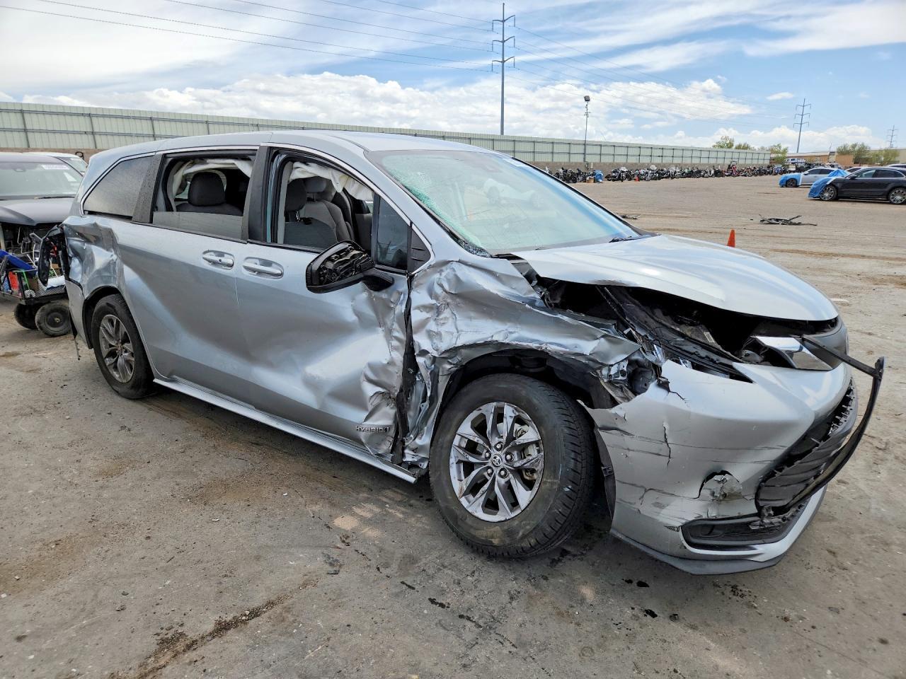 2021 Toyota Sienna Le - Фото 4