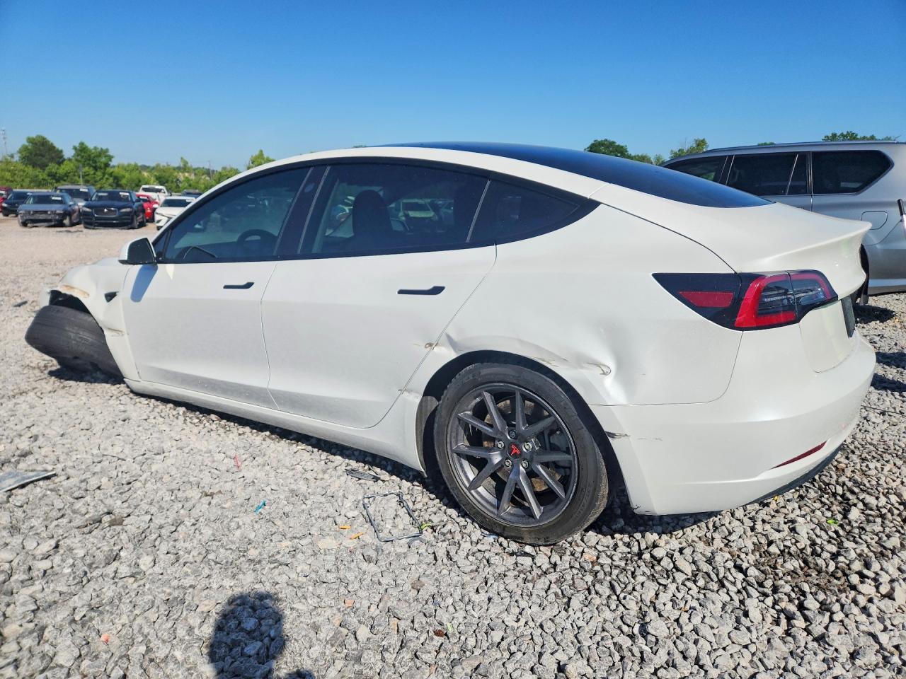 2023 Tesla Model 3 - Фото 2