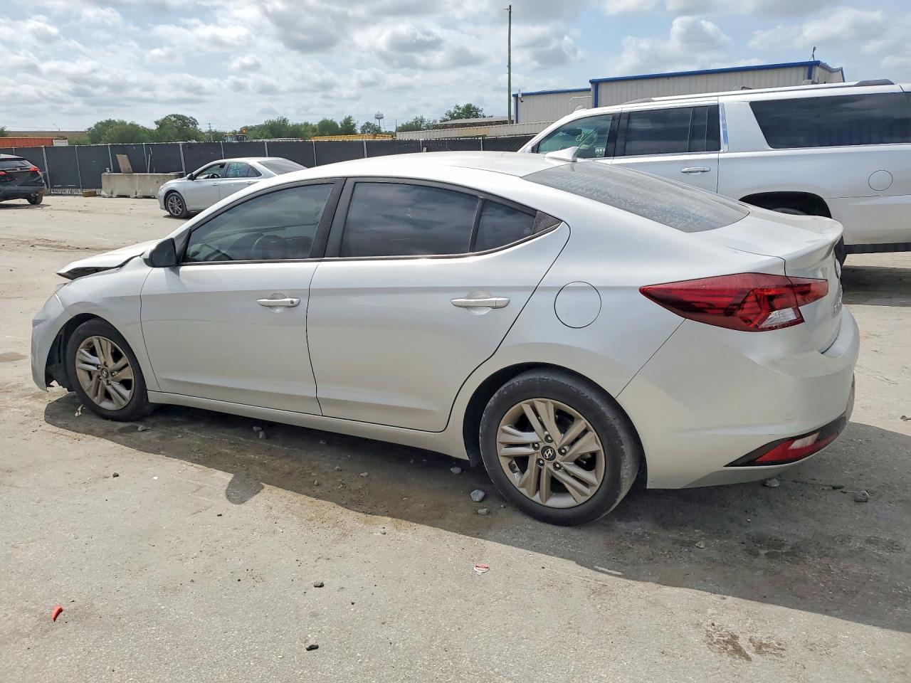 2019 Hyundai Elantra Sel - Фото 2