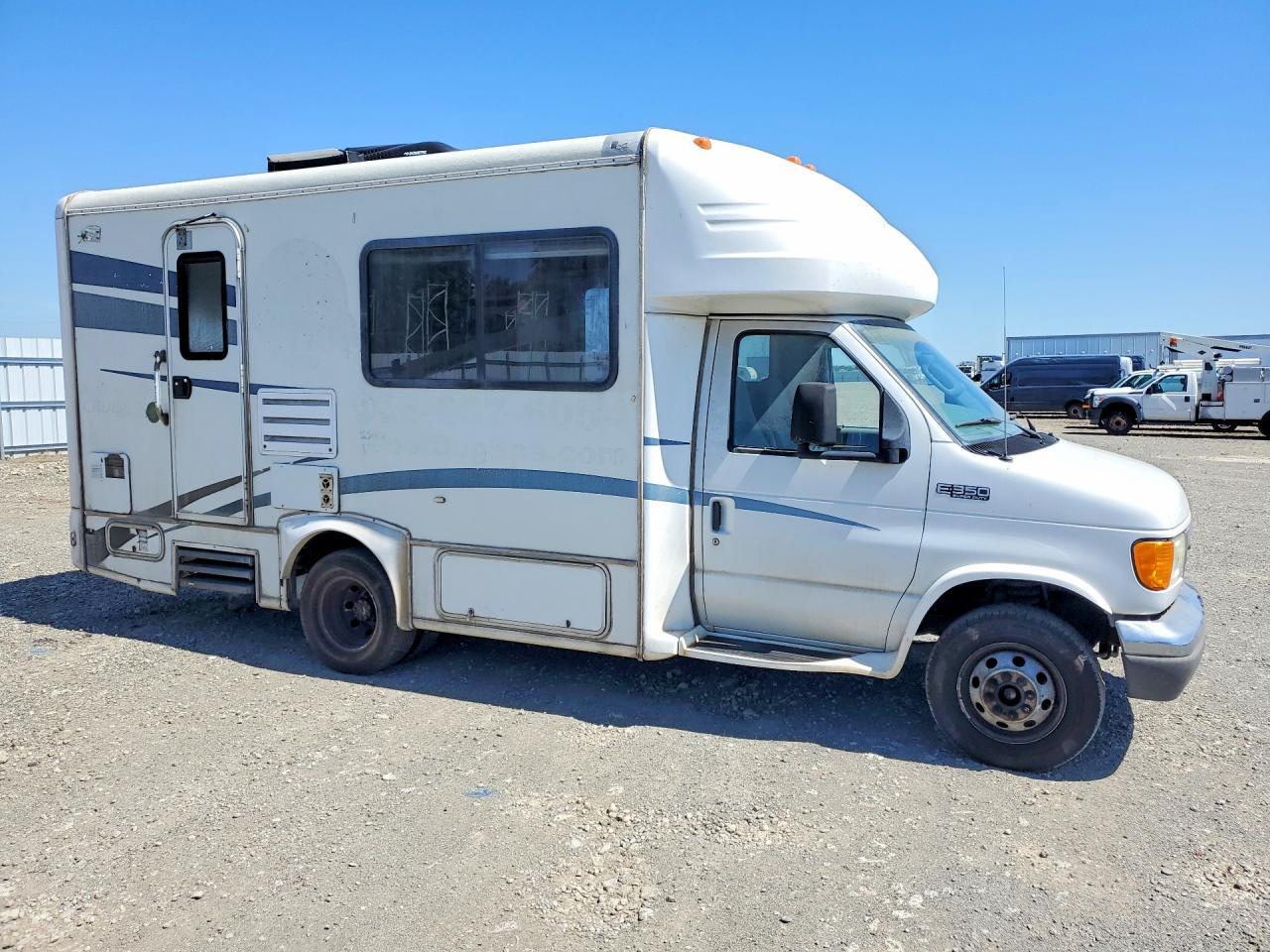 2005 Ford Econoline E350 Super Duty Cutaway Van - Image 4
