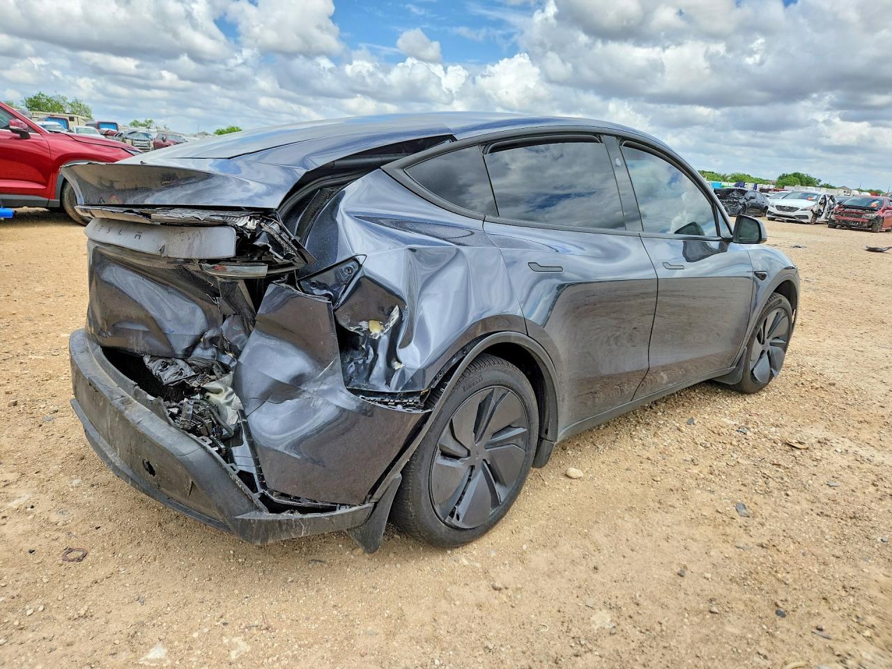 2026 Tesla Model Y - Фото 3