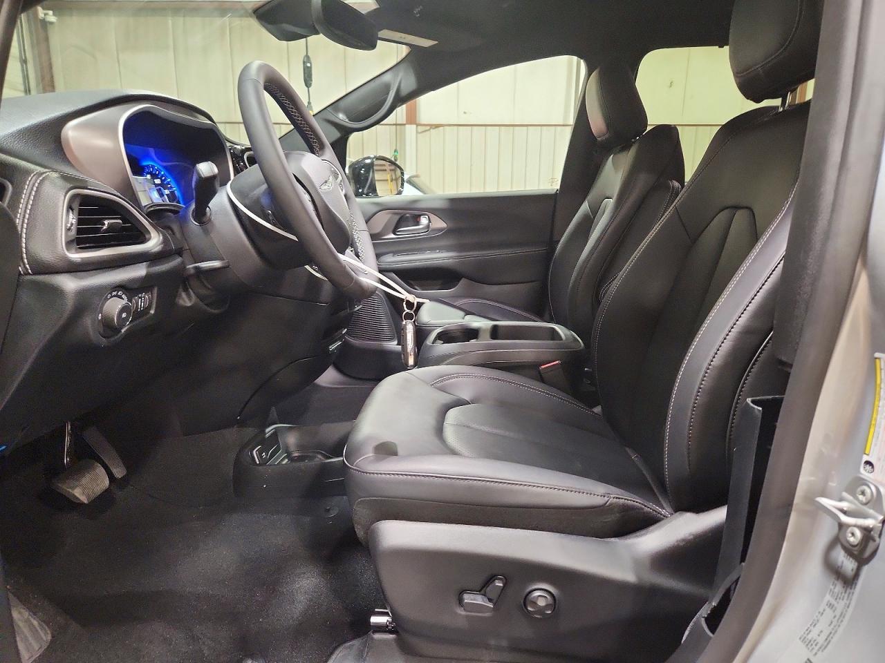 2026 Chrysler Pacifica Select - Image 7