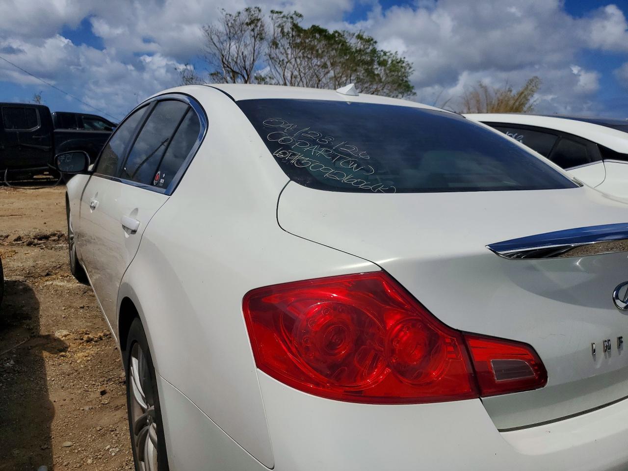 2013 Infiniti G37 Sedan Journey - Image 2