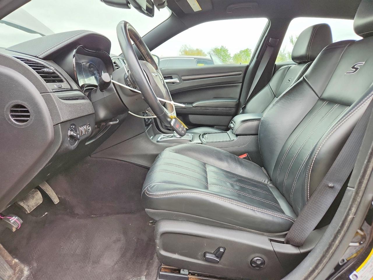 2016 Chrysler 300 S - Image 7