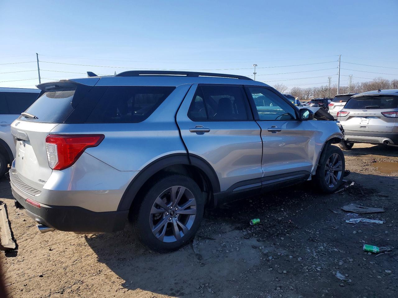 2023 Ford Explorer Xlt - Image 3