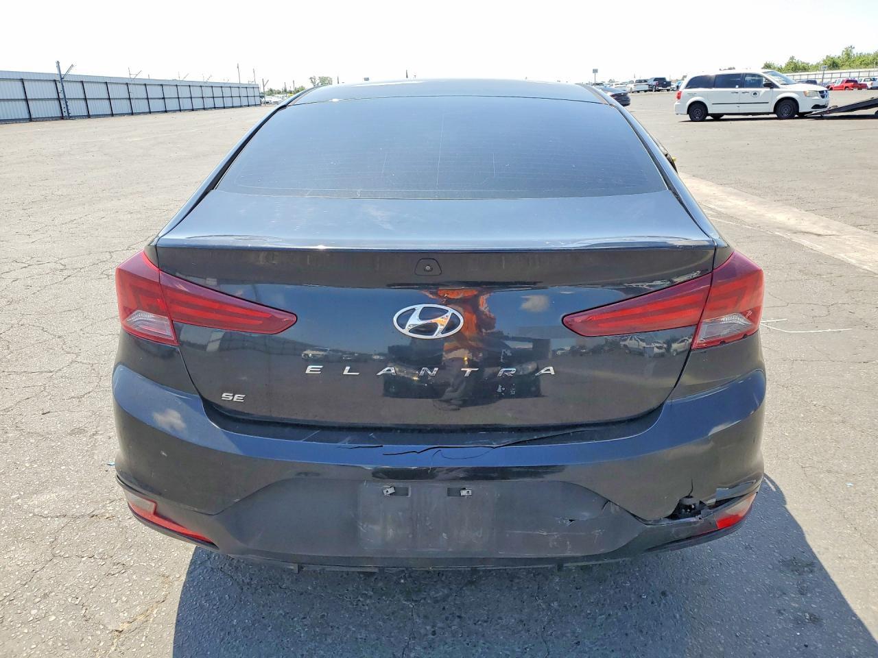 2020 Hyundai Elantra Se - Image 6