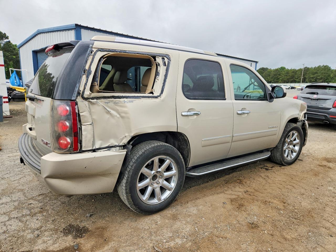 2011 GMC Yukon Denali - Фото 3