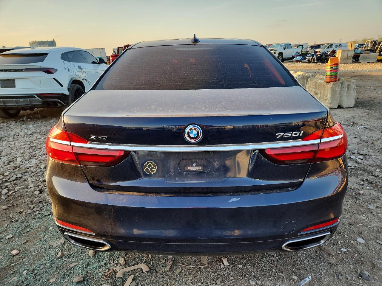 2016 BMW 750 Xi - Image 6