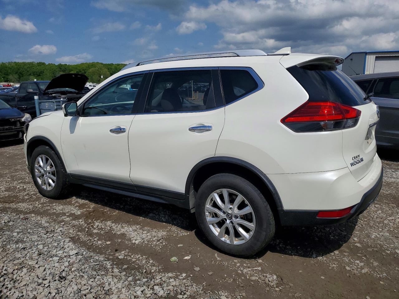 2017 Nissan Rogue - Фото 2
