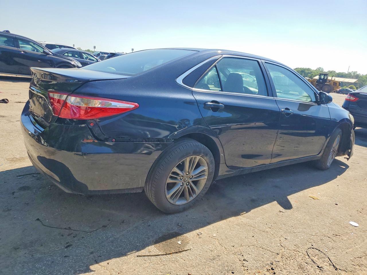 2017 Toyota Camry Se - Фото 3