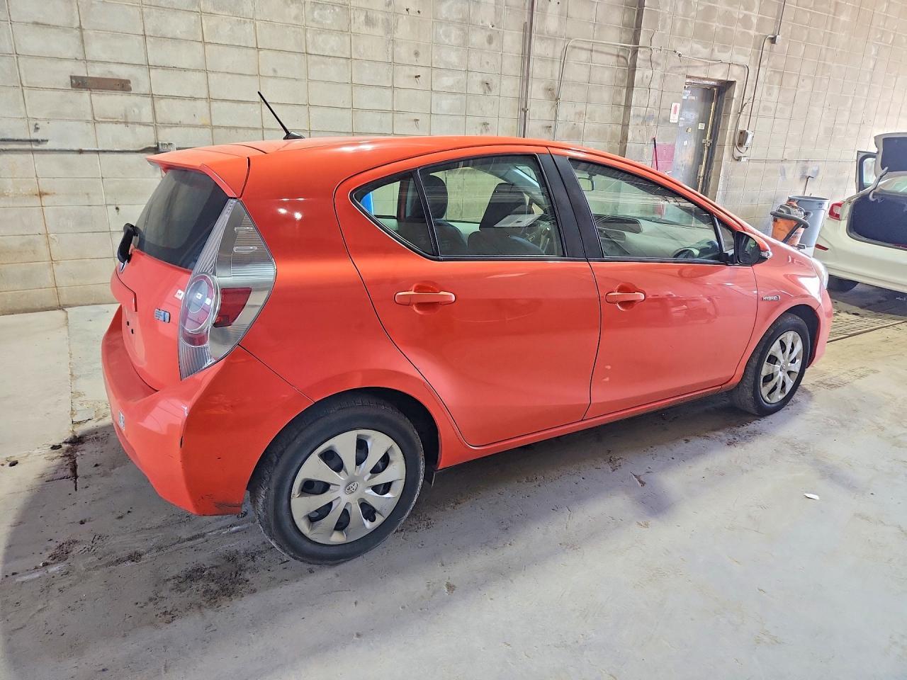 2014 Toyota Prius C Two - Фото 3