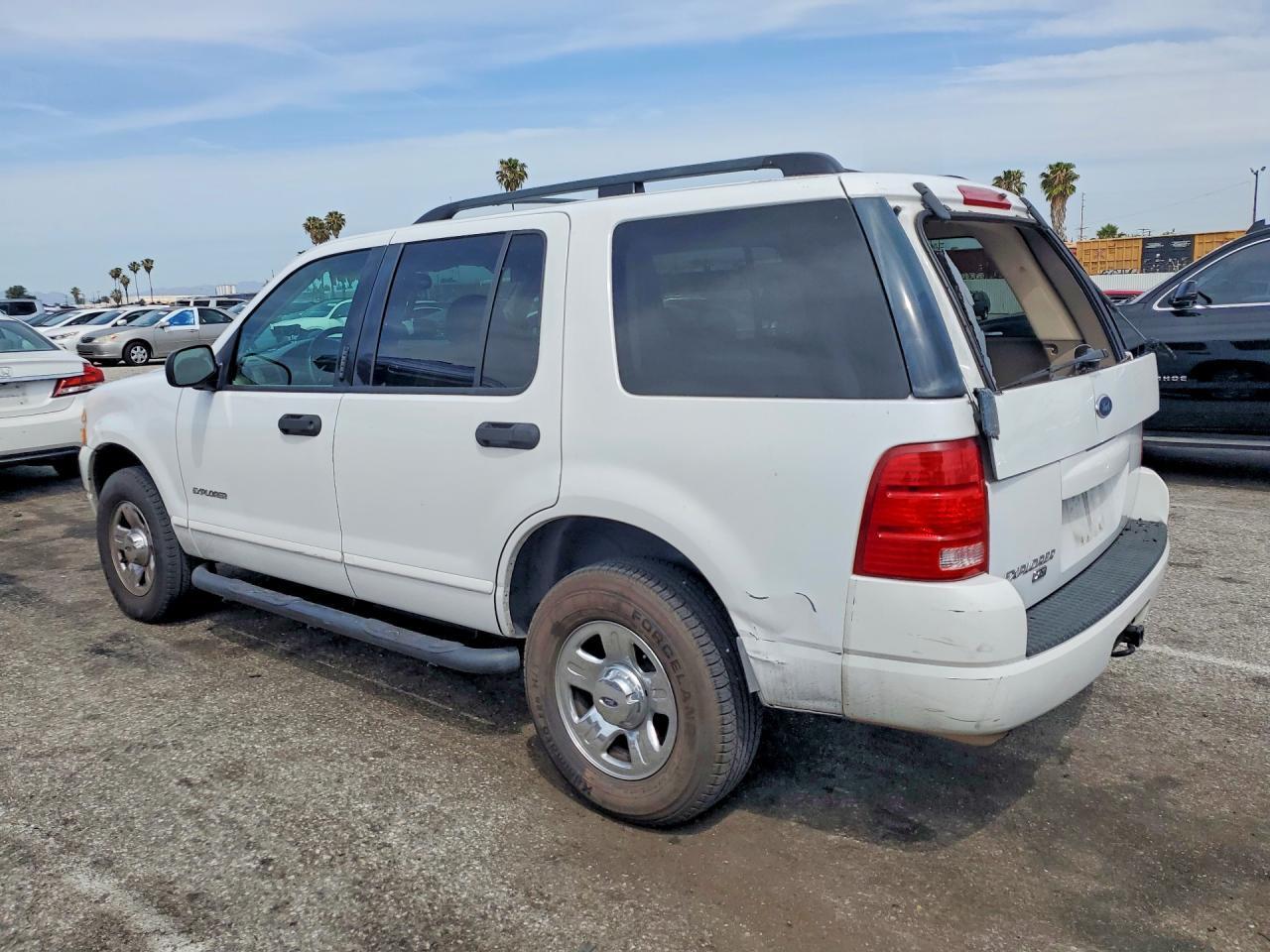 2004 Ford Explorer Xlt - Image 2
