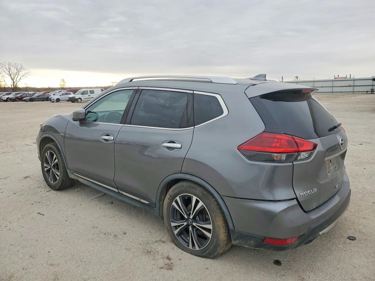 2018 Nissan Rogue Sl - Image 2