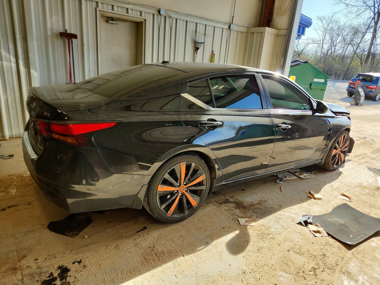2022 Nissan Altima Sr - Фото 3