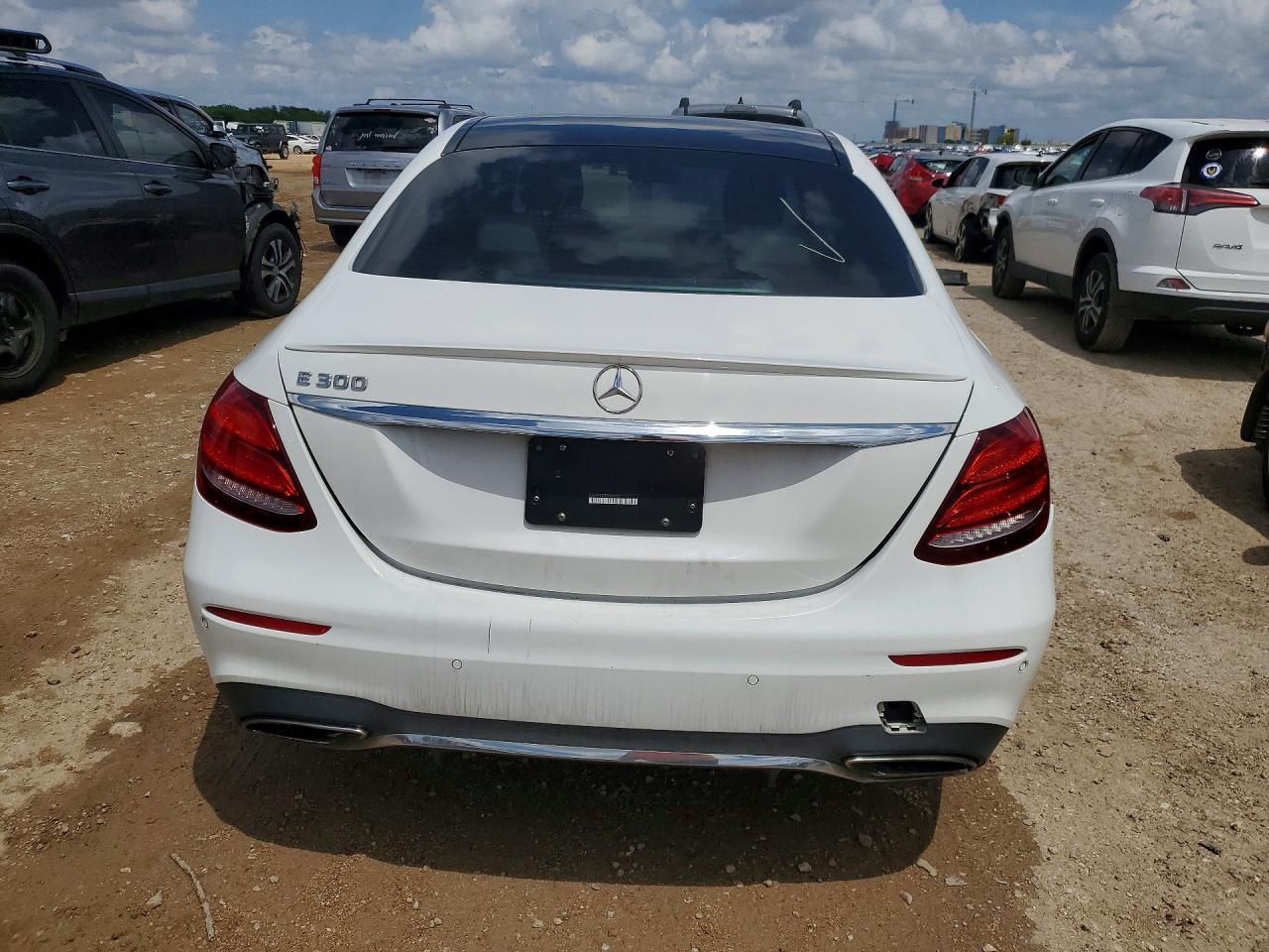 2018 Mercedes-Benz E 300 - Фото 6