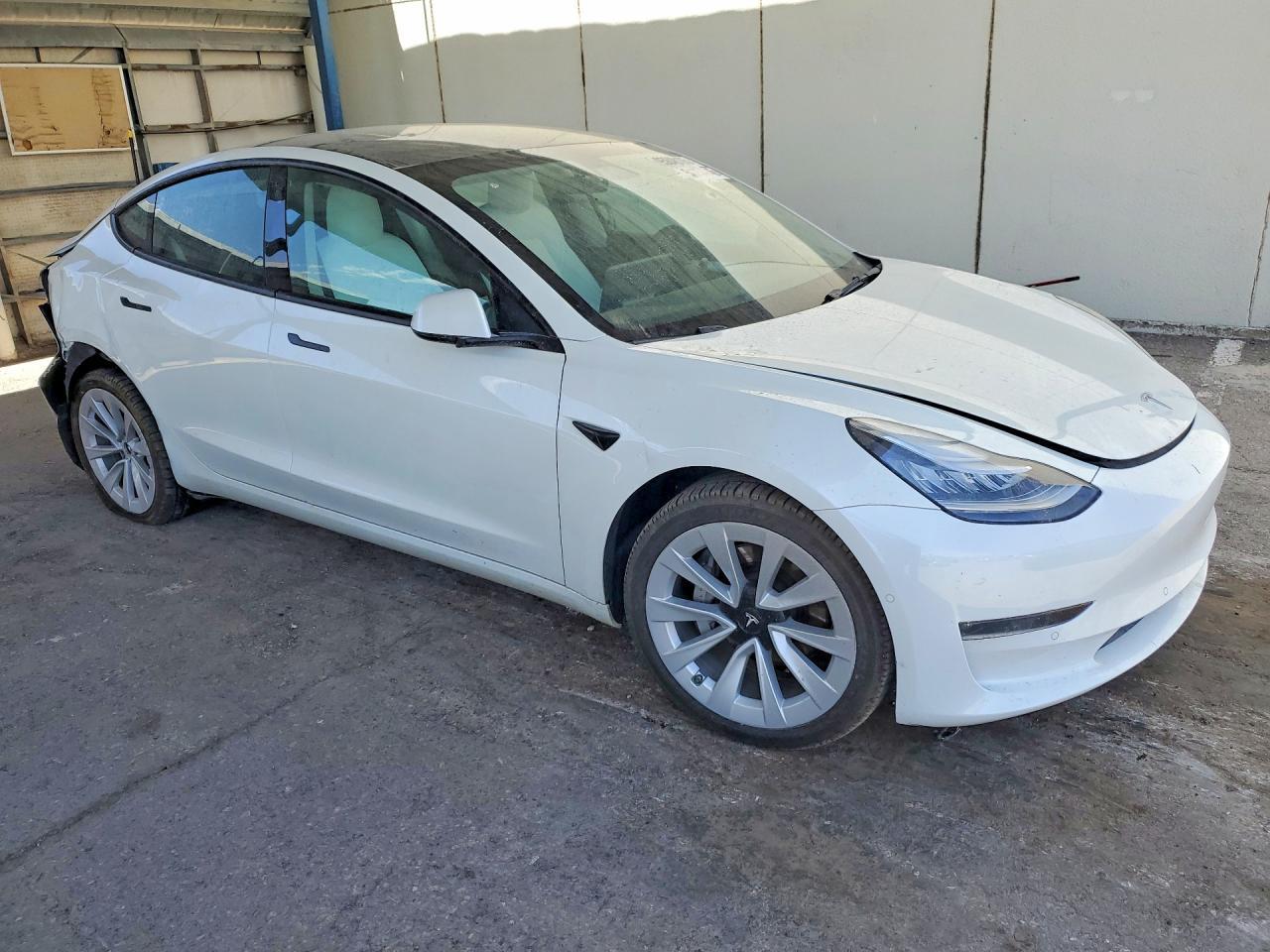 2022 Tesla Model 3 - Фото 4