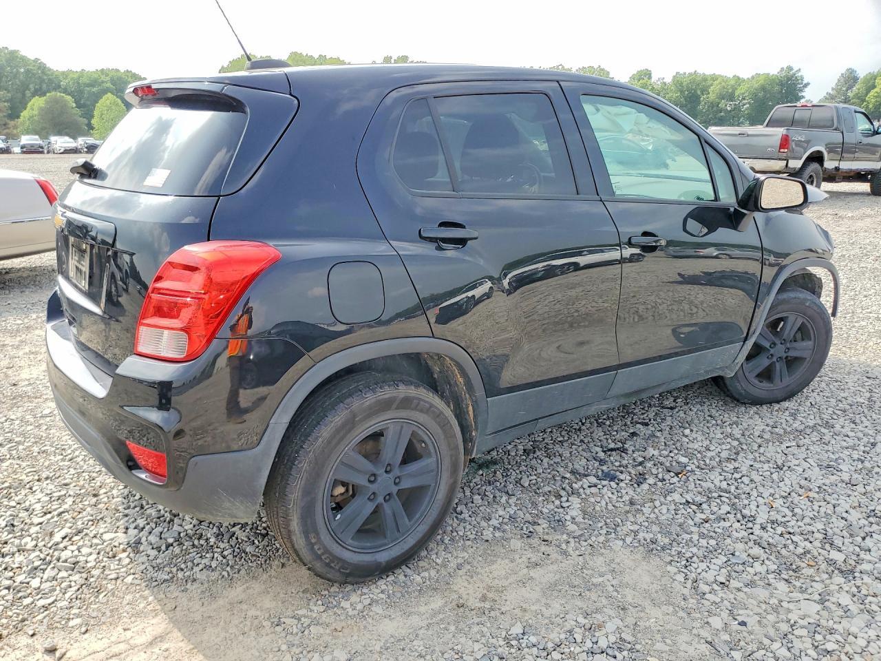 2020 Chevrolet Trax Ls - Image 3