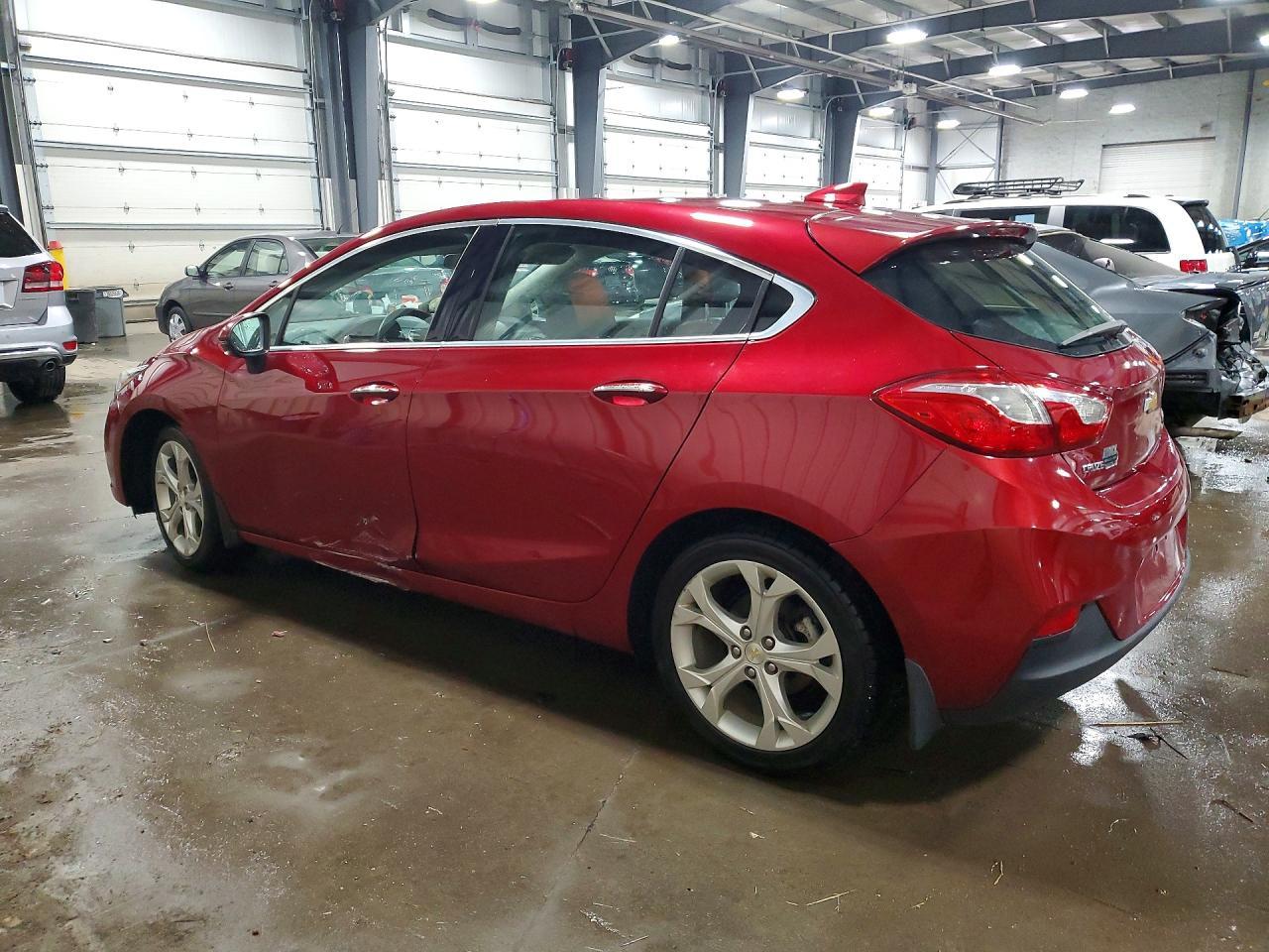 2017 Chevrolet Cruze Premier - Фото 2