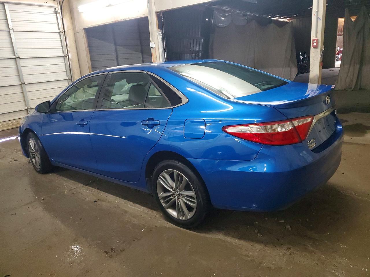 2017 Toyota Camry Se - Фото 2