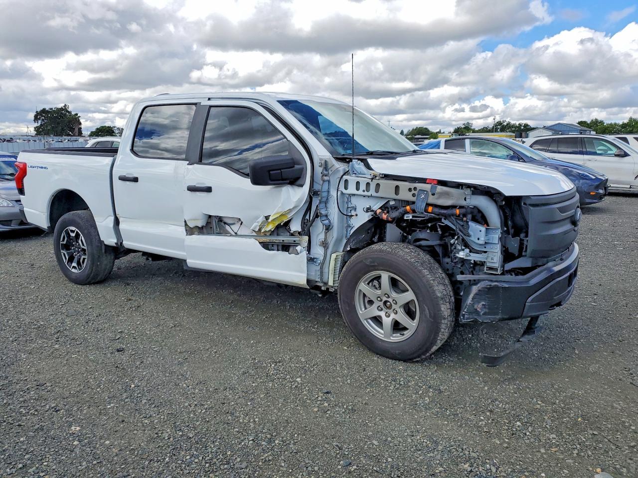 2022 Ford F150 Lightning Pro - Фото 4