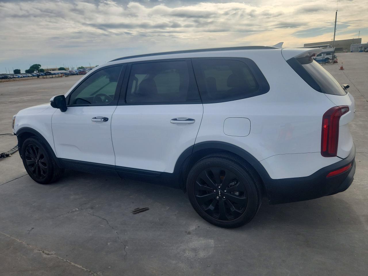 2022 Kia Telluride S - Фото 2