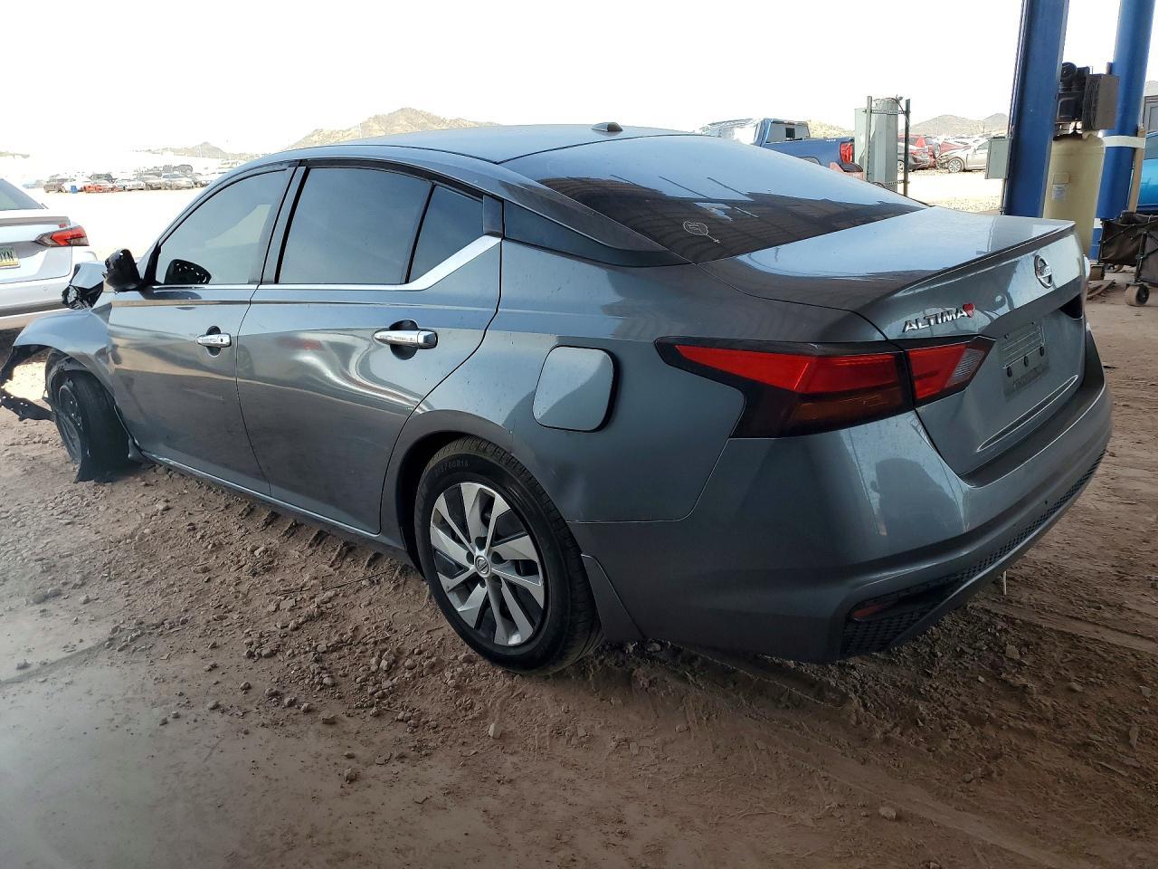 2019 Nissan Altima S - Image 2