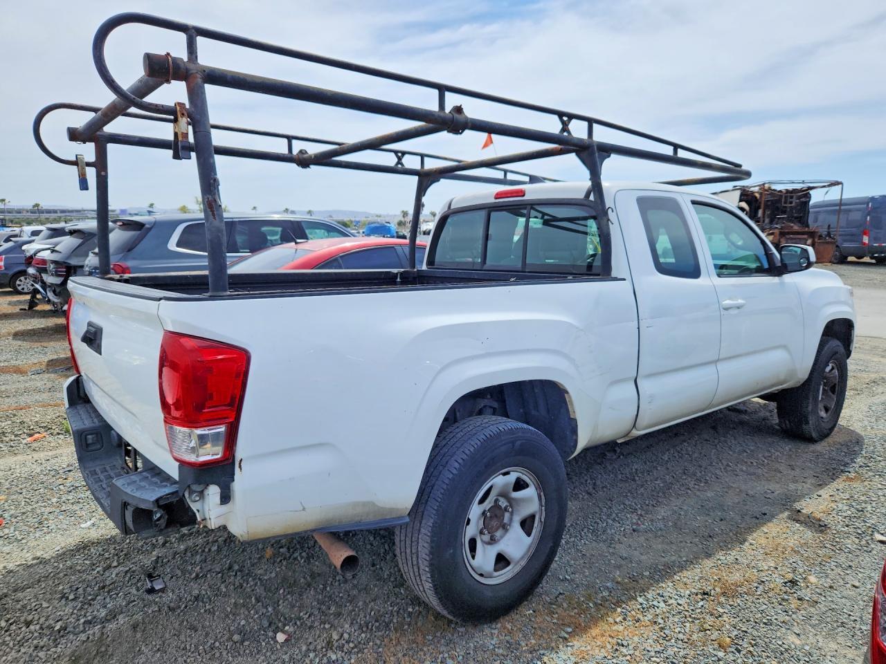 2018 Toyota Tacoma Sr - Фото 3